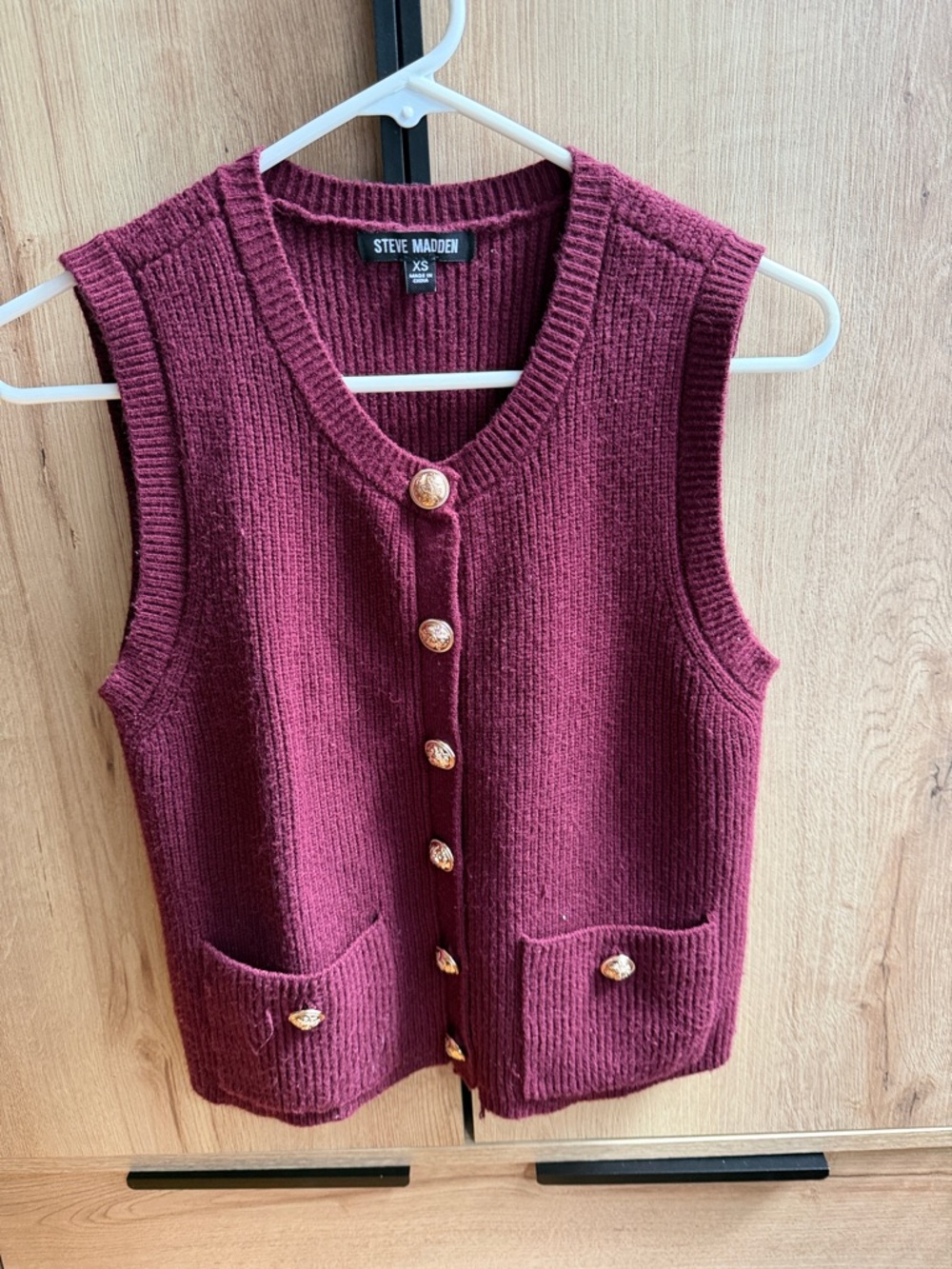 Steve Madden Wine Red Knit Buttoned Sleeveless Cardigan Vest